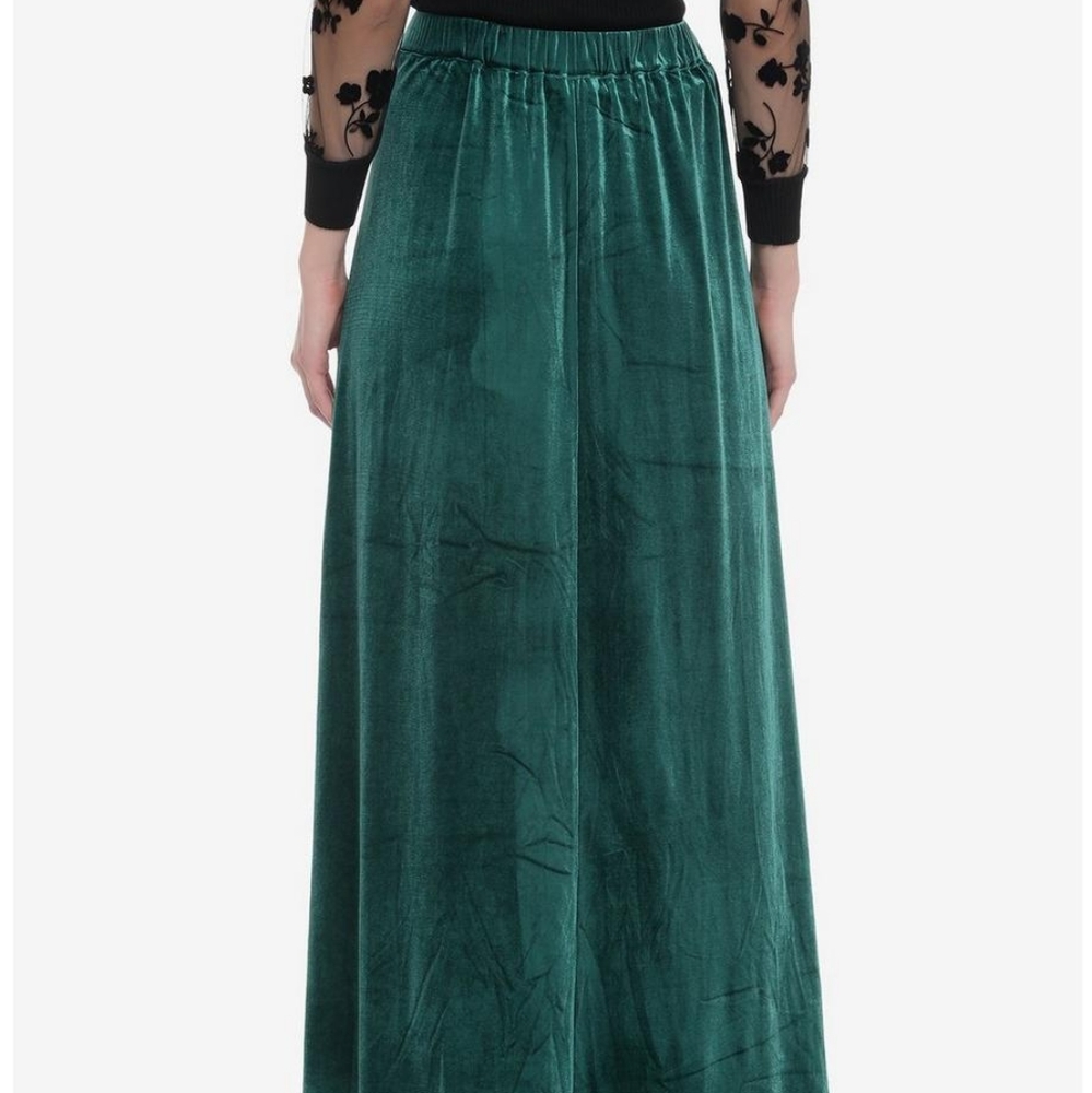 NWOT Green Velvet Maxi Skirt (L) - Picture 2 of 6